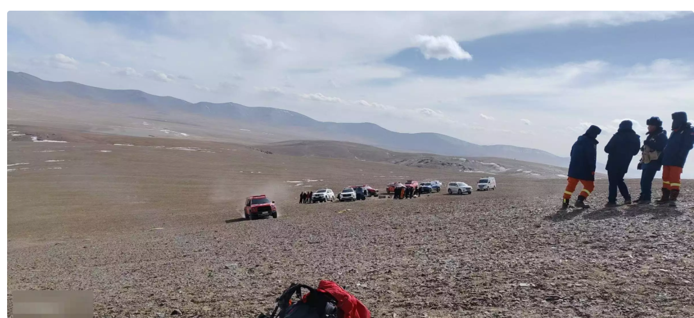 青海玉珠峰3名登山者遇难：搜救人员再次上山转运遗体，事前4人一同登山未报备